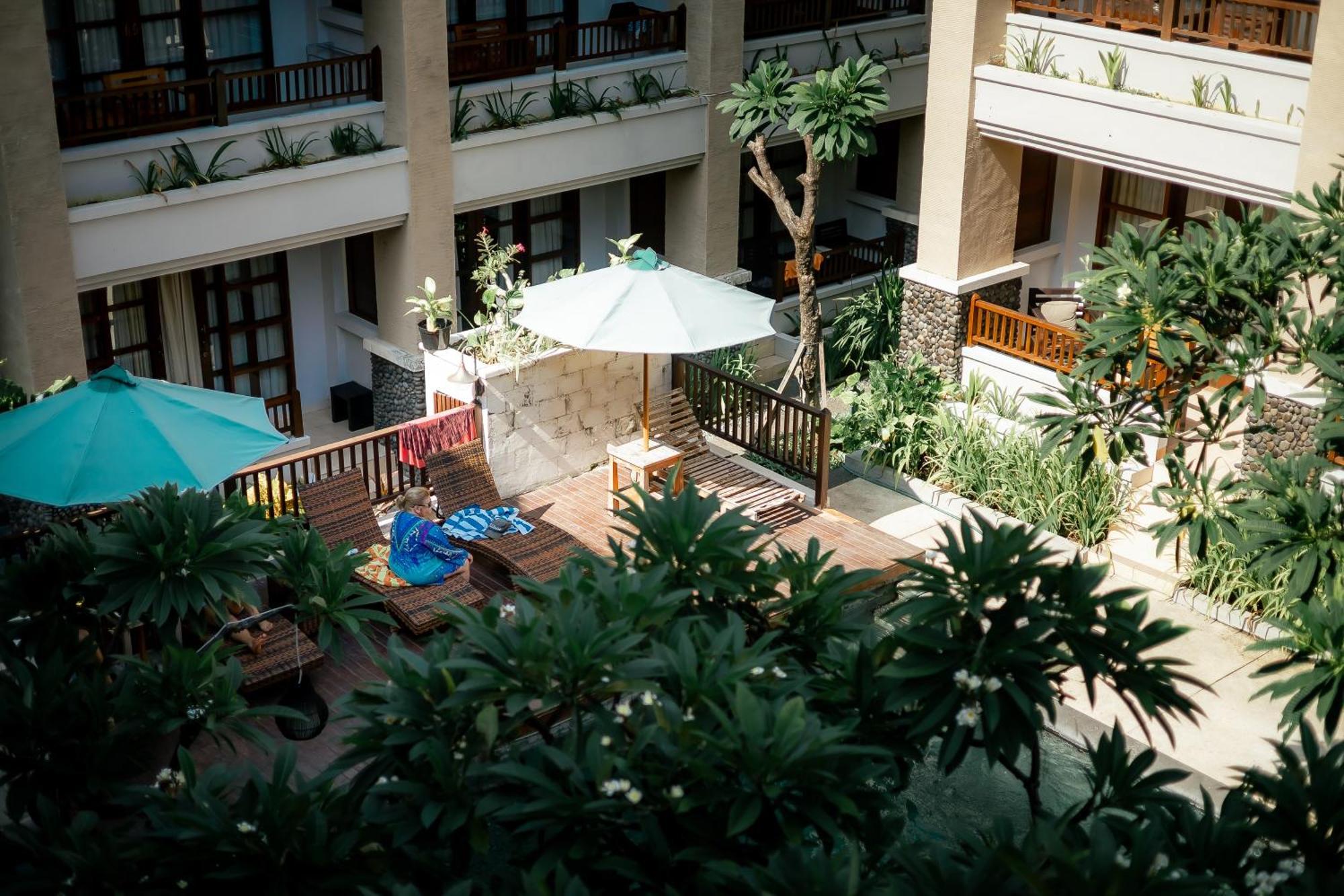 Fourteen Roses Beach Hotel Legian Exteriér fotografie
