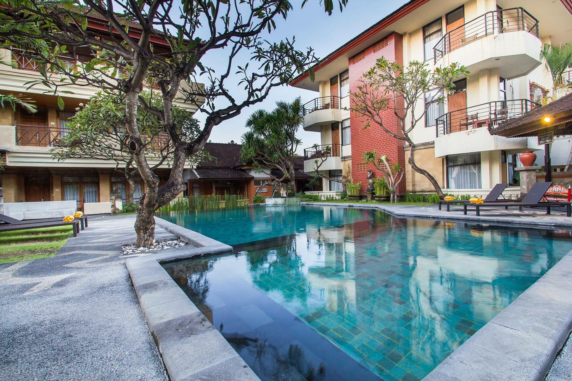 Fourteen Roses Beach Hotel Legian Exteriér fotografie
